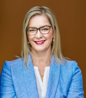 photo of Lisa Calder